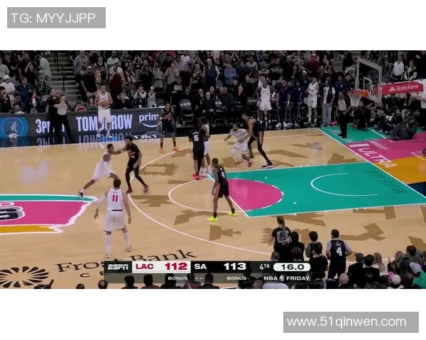 巴图姆发球踩线，马刺4罚仅1中但连抢2个前场板，最终完成25分大逆转